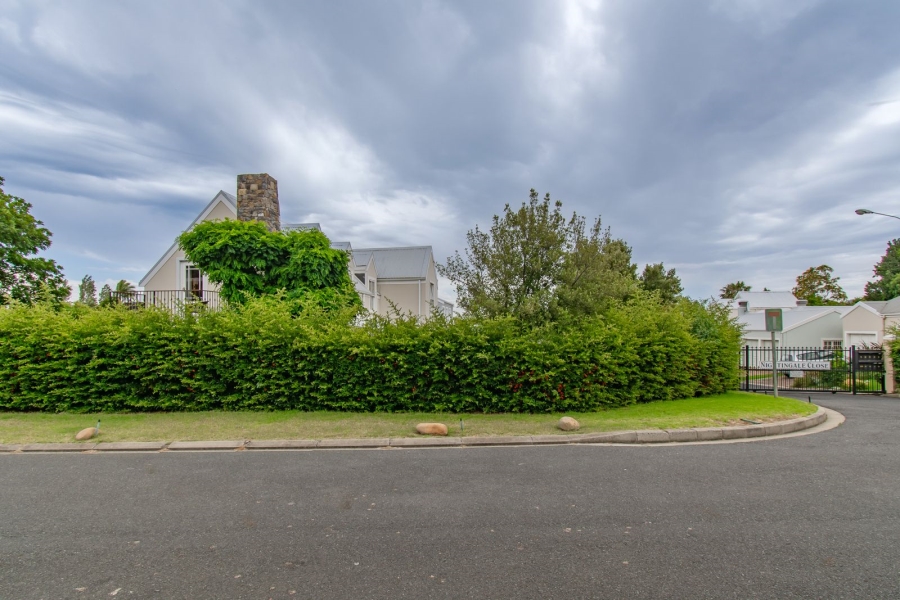 To Let 4 Bedroom Property for Rent in Somerset West Western Cape